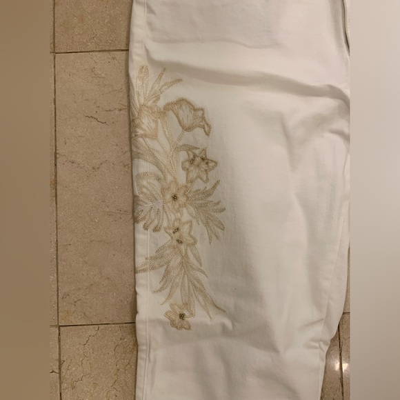 White House Black Market High Rise Skinny Jean with Embroidery, size 14 - Picture 2 of 8